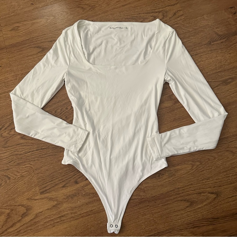 Abercrombie & Fitch White Long Sleeve Bodysuit size small soft casual